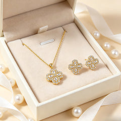 Halo Four Leaf Clover 2-Piece Jewelry Set Gold Tone Alloy 925 Silver Posts｜ FaeAtelier