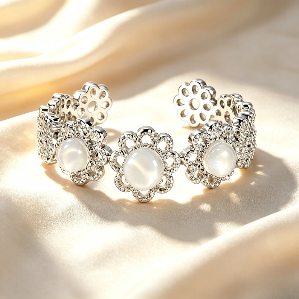 Lace Princess Three Flower Moonstone Ring｜FaeAtelier