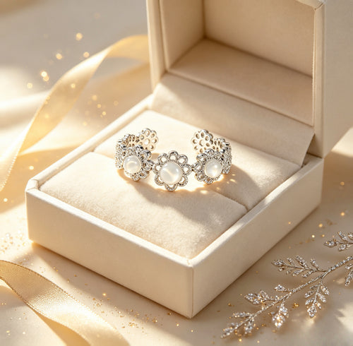 Lace Princess Three Flower Moonstone Ring｜FaeAtelier
